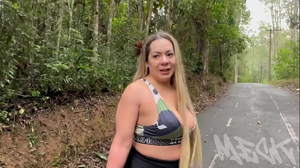 Cogí a una MILF traviesa en el parque y me pidió que le follara el culo caliente (VIDEO COMPLETO EN ROJO)