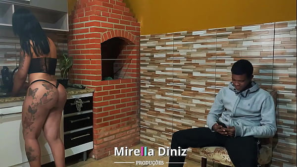 Renata Fraz&atilde_o recebeu seu f&atilde_ na Produtora pra tomar leite no cuzinho