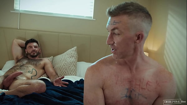 DEVIANTS Nick Fitt lässt die Vergangenheit los mit rauem und versautem hartem Fetischfick