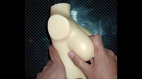 Dolly dreht sich auf meinem Penis herum! Ihre Vagina hält kaum durch.