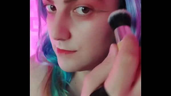 Mon premier tutoriel de maquillage | Commencez glamour avec Kitty Cross !