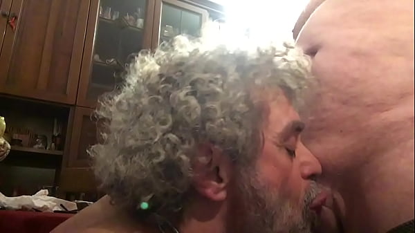 Pompini a bizzeffe... Nypster succhia minkies di ogni colore e dimensione e beve lo sperma