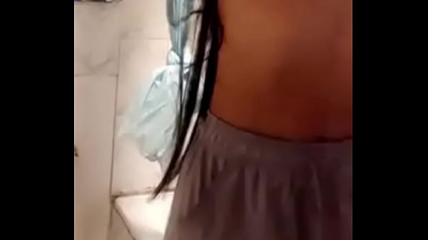 Mi esposa bañándose me envía su paquete