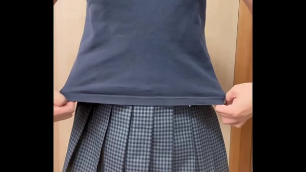 Una teenager anale sexy si mette in mostra