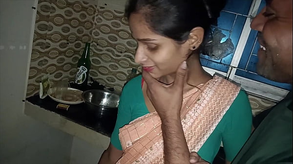 Wildes Teenie-Mädchen hat Spaß beim Blowjob