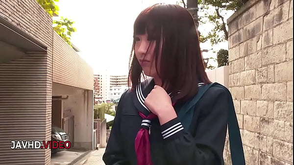 Die freche Asiatin Reina Takayama brilliert in rauer Gruppensex-Erregung