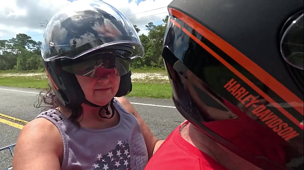 Ali Allures Stiefbruder nimmt sie mit TRAILER – Komplett auf ROT ansehen