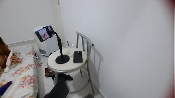 Vivi Guedez - Succhia davvero bene il grosso cazzo del ragazzo.