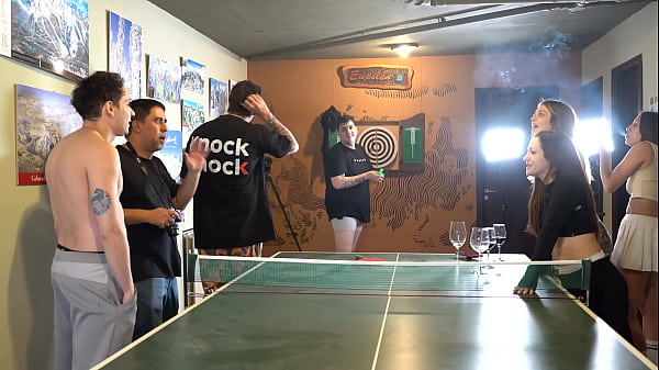 Le stream de strip-pong avec des stars du porno argentines devient chaud ! Club Toc Toc