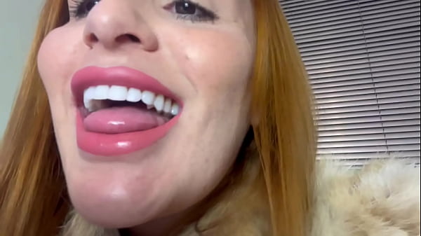 Fumando e cuspindo na tua cara pra te mostrar como tu &eacute_ beta