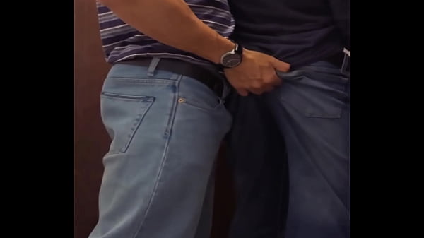 A despedida de solteiro acaba e o noivo me fode depois dos drinks