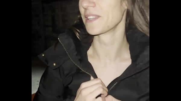 De retour à l'hôtel, mais cette soirée m'excite beaucoup et je ne peux pas...