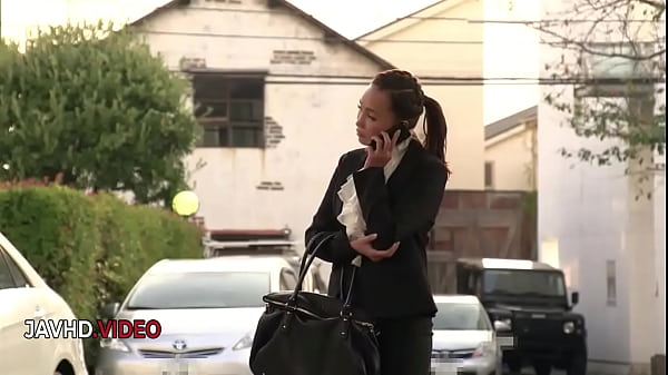 La viziosa ragazza giapponese Ray prende un creampie dopo aver succhiato il cazzo deliziosamente