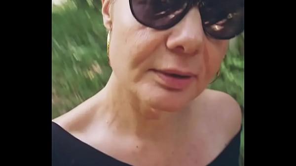 Dans les bois &agrave_ la recherche d'_une bite