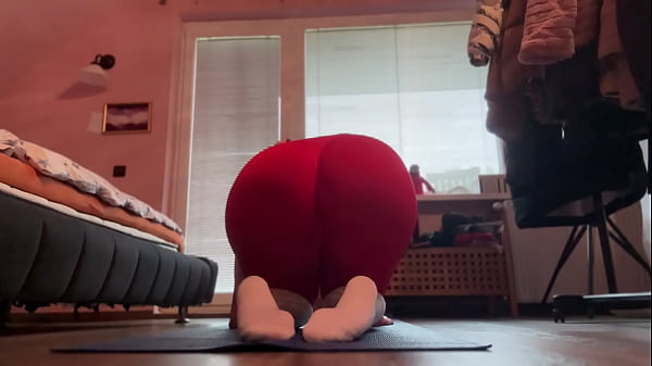 Try Not To Cum Watching Milf Yoga Routine