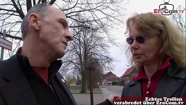 Deutsche reife Hausfrau zum Sex auf der Straße überredet