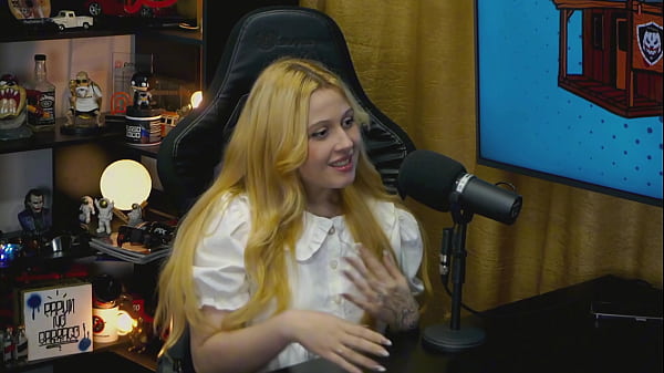 Viamms, bạn của Martina Oliveira đến P&agrave_pum, cô ấy bò bằng bốn chân và giơ mông lên, Ruan rất hứng tình! - P&a'pum no Barraco!