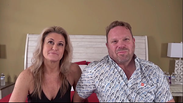 Verzweifelte Amateure, heiße MILFs mit großen Titten und Babes im College-Alter lassen sich von großen harten Schwänzen hart in die engen Fotzen ficken