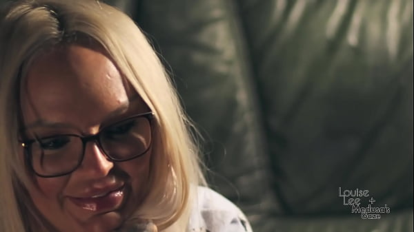 Table-Top-Rollenspiel (TTRPG) Geek im Training Louise Lee ist geil im „In“- und „Out“-Spiel