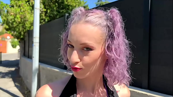 Stella de retour pour donner son cul