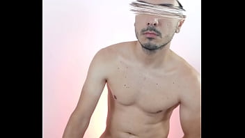 Te muestro c&oacute_mo me doy placer aqu&iacute_, solo y empalmado