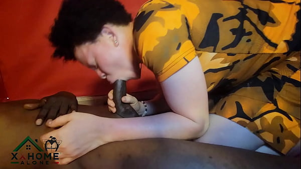 Si esibisce una giovane ragazza impertinente