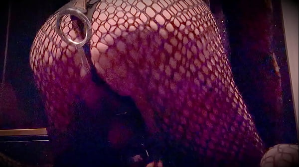 Jett Hoover electro estimula la polla y el culo para recibir una jugosa corrida