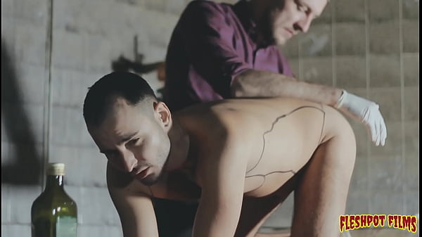 FleshPotFilms: Brett Tyler muss sich vor seiner Kochherausforderung mit Blake James intensiv vorbereiten