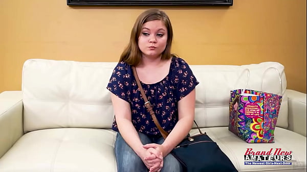 Die faszinierende Brünette Lauren bekommt einen tiefen Analfick, um eine leckere Spermavergnügung zu bekommen!