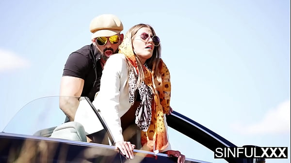 Erstaunlich schöner Teenager hat Spaß