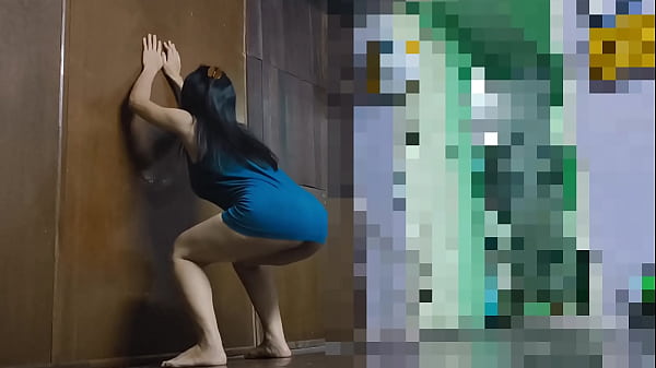 Schöner Teenager spielt großen Arsch