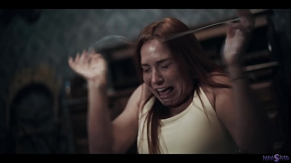 Rubia rusa y pelirroja sexo duro lésbico - Chicas controladas mentalmente por un parásito alienígena