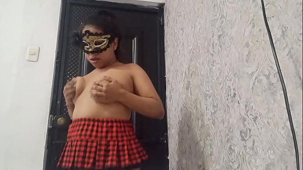 BAILARINA EXÓTICA CALENTANDO CON EL COÑO ABIERTO