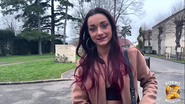 Angela, hübsche Katze, immer hungrig nach Schwänzen