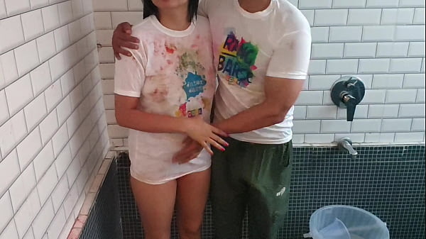 Holi-Special: Bruder fickte Saara hart anal, während sie mit Freunden Holi spielen wollte