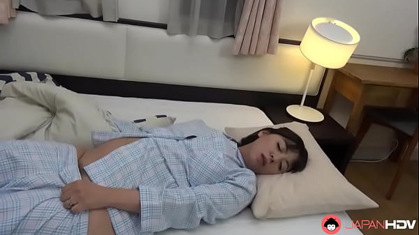 Japanische Stiefmutter wird von ihrem Stiefsohn gefickt!