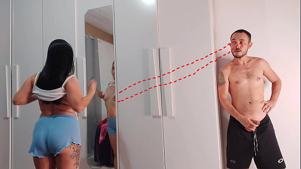 Une ado exotique s'exhibe - magnifique