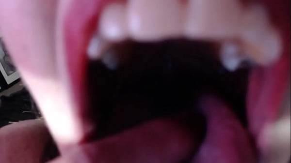 703 Riesin/VORE Fantasie. Während ich den armen kleinen „Nils“ überrage, nehme ich ihn hoch und esse ihn in einem Zug auf