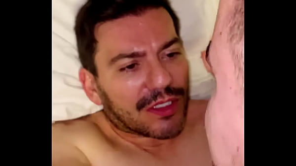 V&iacute_deo 576 - O boy picudo da rua S&atilde_o Caetano