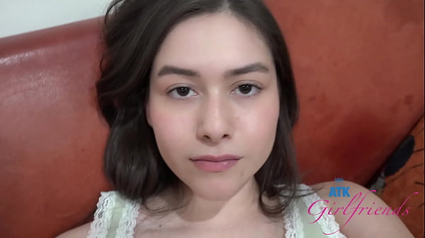 Amateur se fait lécher la chatte et sucer le clitoris (Sunny Soleil) POV
