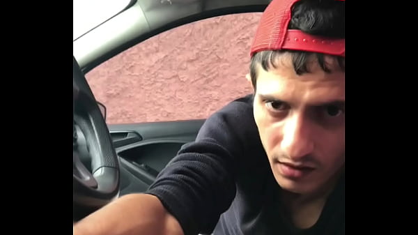 Ich habe gerade einen BALL CAT über den ehemaligen Direktor von HOTBOYS gemacht, der mitten auf der Straße im Auto ohne getönte Scheiben saß_