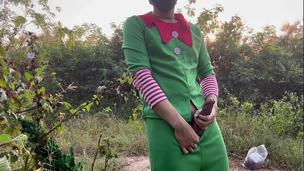 Santa quiere que encuentre el árbol de Navidad.