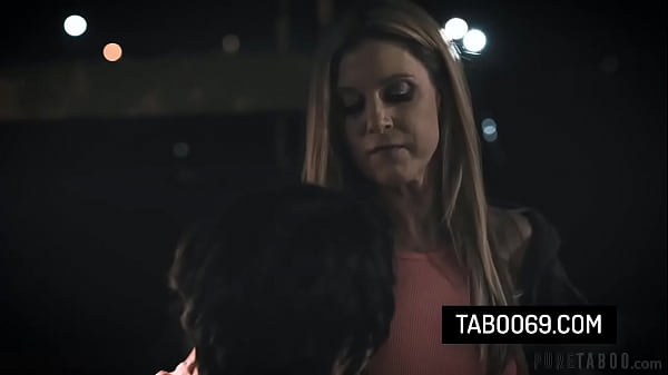 Sesso bollente nel parcheggio per roulotte - India Summer, Kenzie Reeves