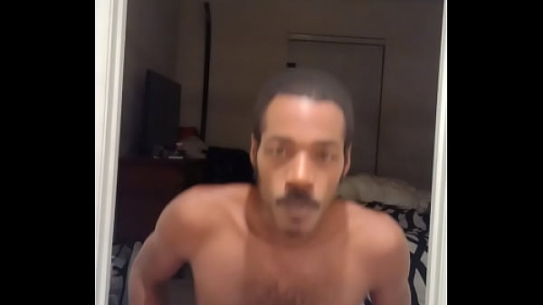 La bella teenager si diverte e si allena