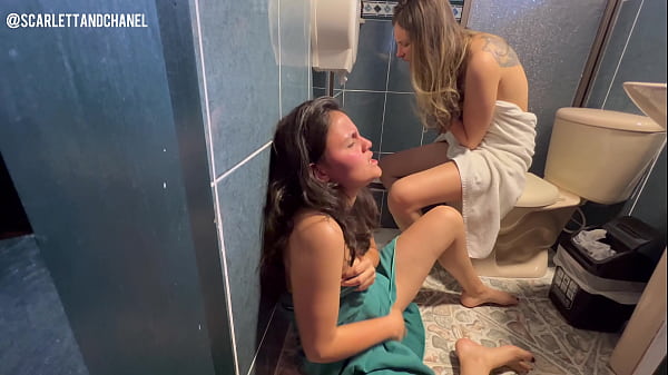 Calda ragazza teenager lesbica