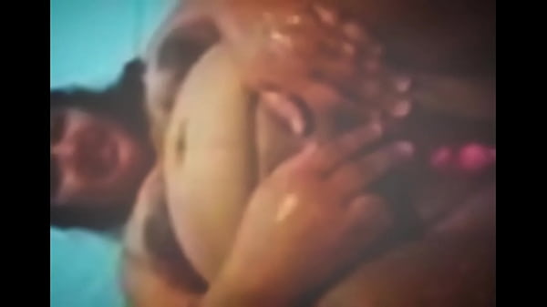 MARY BUTTERFLY: Ich stehe unter der Dusche und freue mich darauf, meinen Arsch, meinen Mund und meine Muschi einem zufälligen Fremden wie dir zu geben, der sich meine Videos ansieht