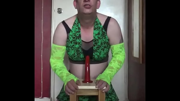 मुझे अपना चेहरा दिखाने में कोई शर्म नहीं है क्योंकि मैं अपने डिल्डो की सवारी करती हूं और बाद में इसे डीप थ्रोट करती हूं और इसके बजाय ऐसा करने के लिए एक असली लिंग की मांग करती हूं