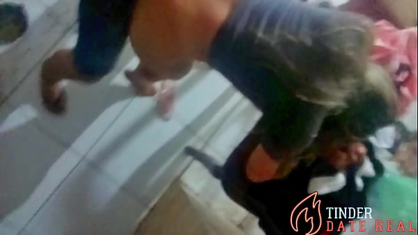 Sono riuscito a scopare la bionda calda e culona del lavoro, ma nessuno può saperlo. Capelli grandi, vita piccola, adora essere una cowgirl. Tanta voglia di scoparle la figa. Vero dilettante brasiliano