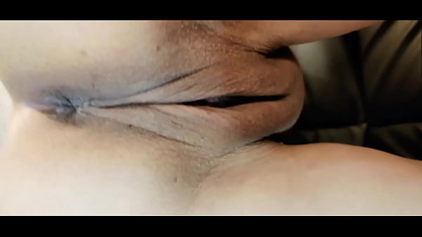 Das Innere der stolzen riesigen Muschi der Königin ist geheimnisvoll