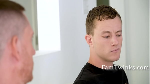 Il cambio di programma prevede che io e il patrigno scopiamo